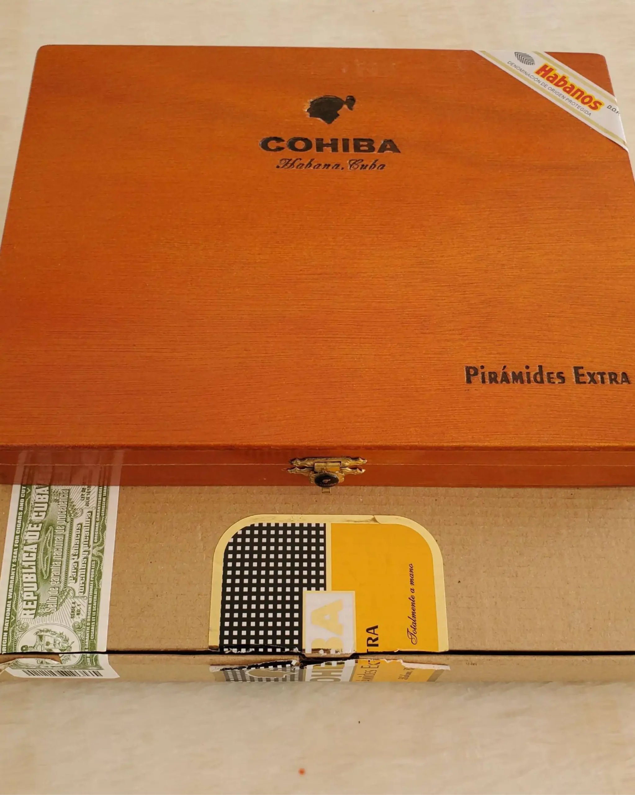 COHIBA PIRAMIDES EXTRA BOX OF 10 - Image 3