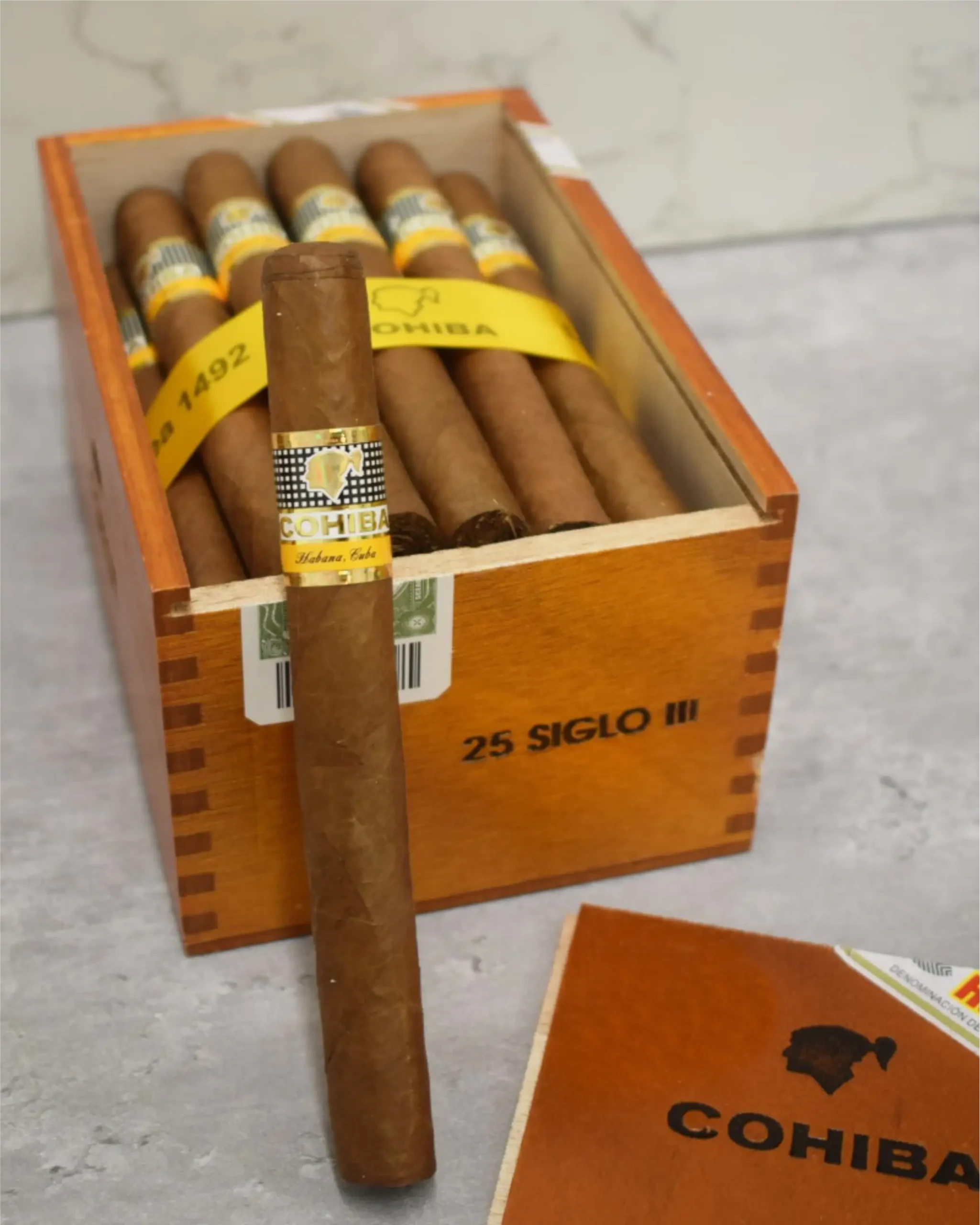 COHIBA SIGLO III BOX OF 25 - Image 3