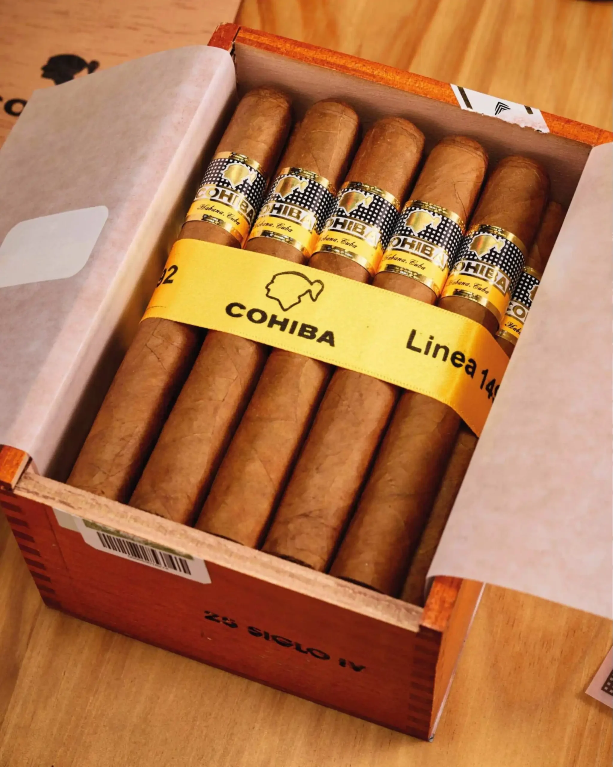 COHIBA SIGLO IV BOX OF 25 - Image 3